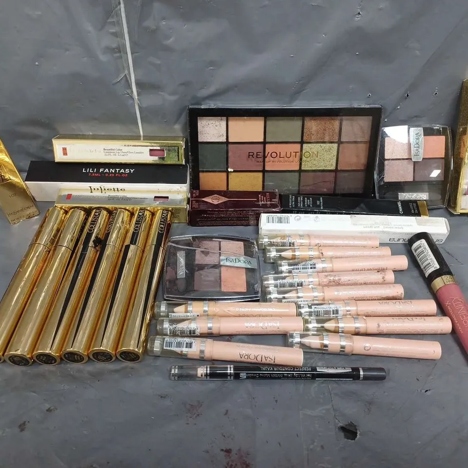 APPROXIMATELY 28 ASSORTED MAKEUP ITEMS TO INCLUDE REVOLUTION PALETTE, JULIETTE HAS A GUN LILI FANTASY (7.5ml), ELIZABTEH ARDEN LUMINOUS LIP GLOSS (6.5ml), ETC