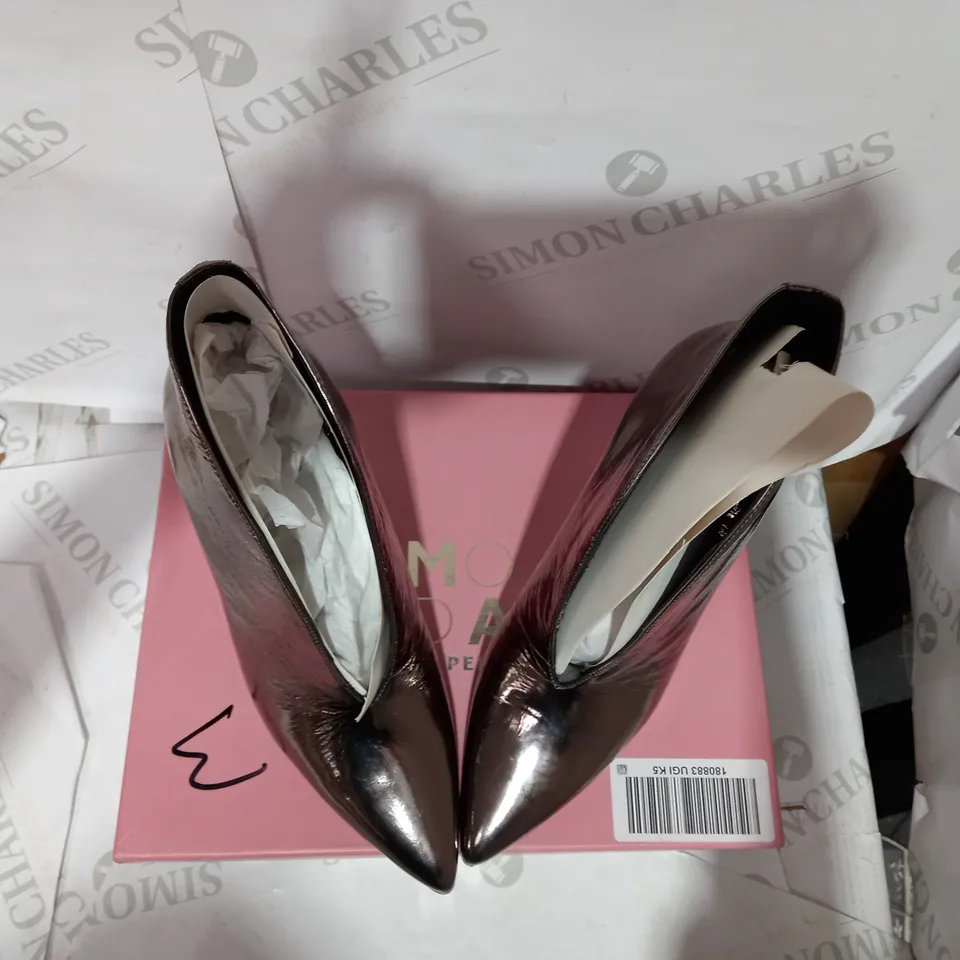 BOXED PAIR OF PEWTER BOOTIE - SIZE 5