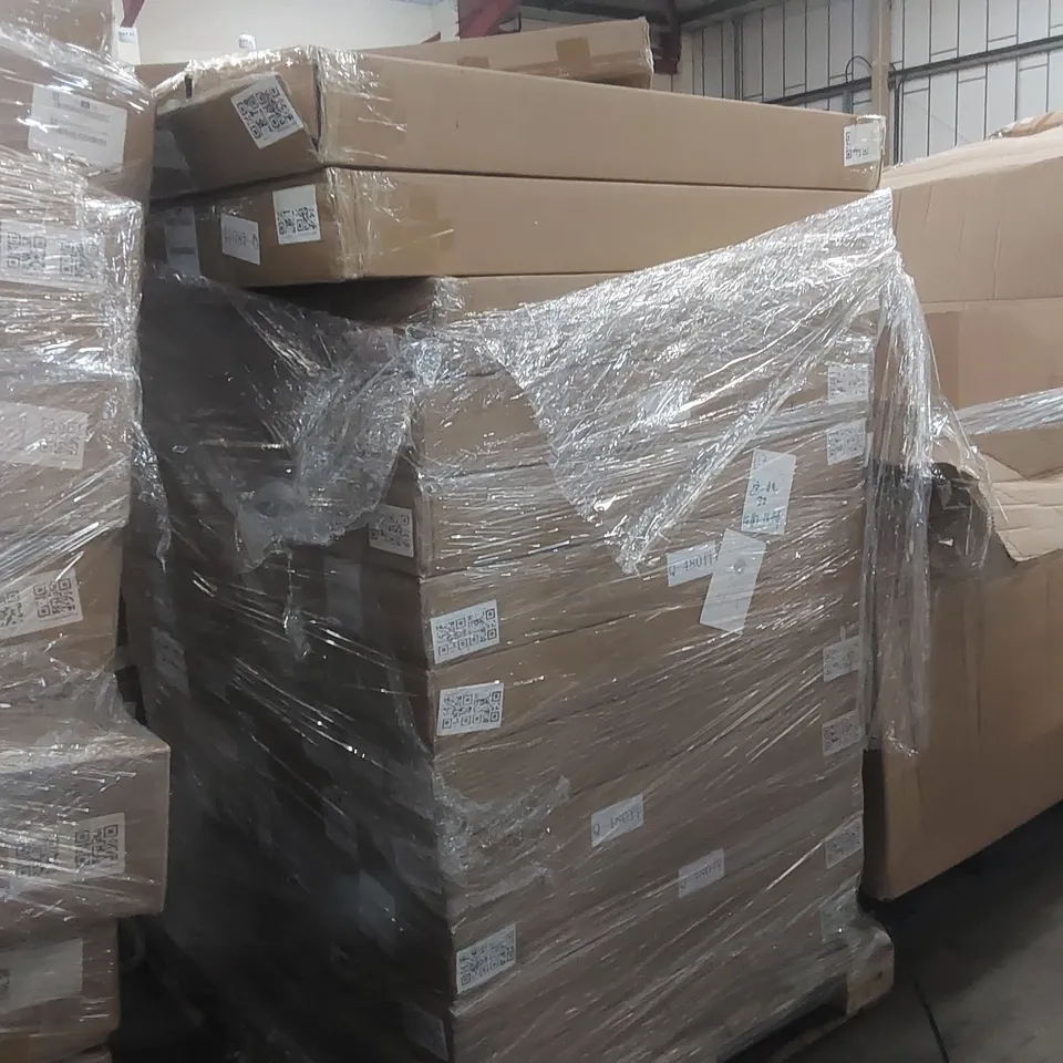 PALLET CONTAINING A VERY LARGE QUANTITY OF WOODEN DESKS 