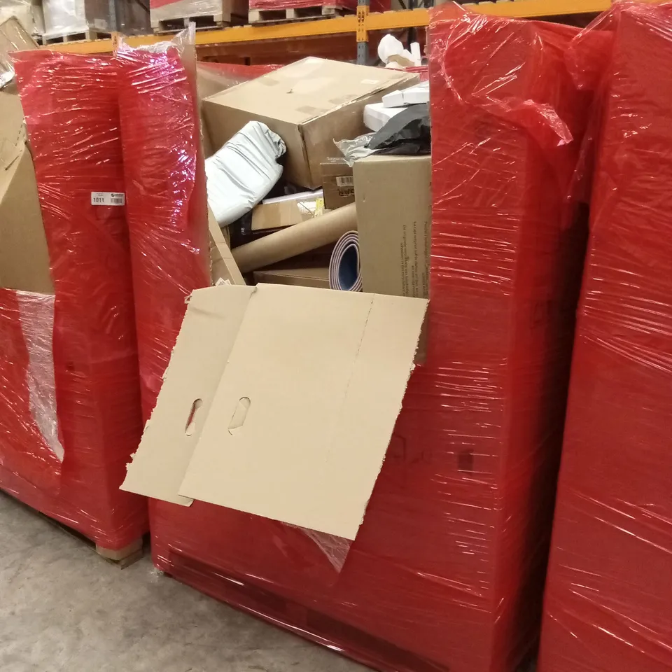 PALLET OF ASSORTED HOUSEHOLD GOODS AND PRODUCTS TO INCLUDE; PULL-UP BAR, TRAVEL MAP, YOGA MAT ETC