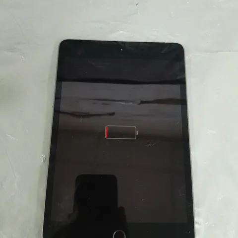 APPLE IPAD MINI ( 5TH GEN ) - 64GB