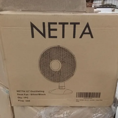 BOX TO CONTAIN 4 x NETTA 12-INCH OSCILLATING DESK FANS - SILVER/BLACK