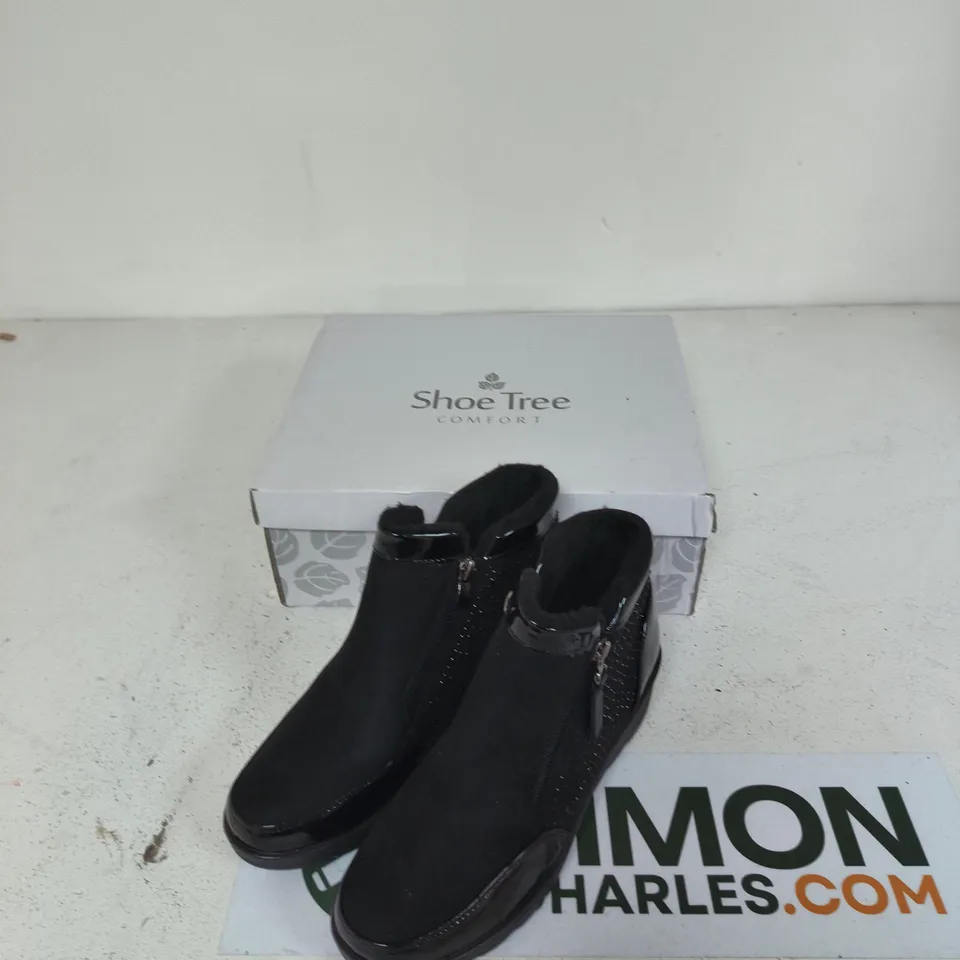 UK 4 SADIE BOOTS – BLACK (SHOE TREE COMFORT)