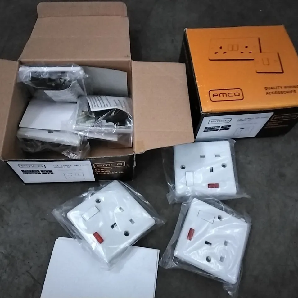 PALLET OF APPROXIMATELY 4806 13A SINGLE SWITCHED SOCKETS 