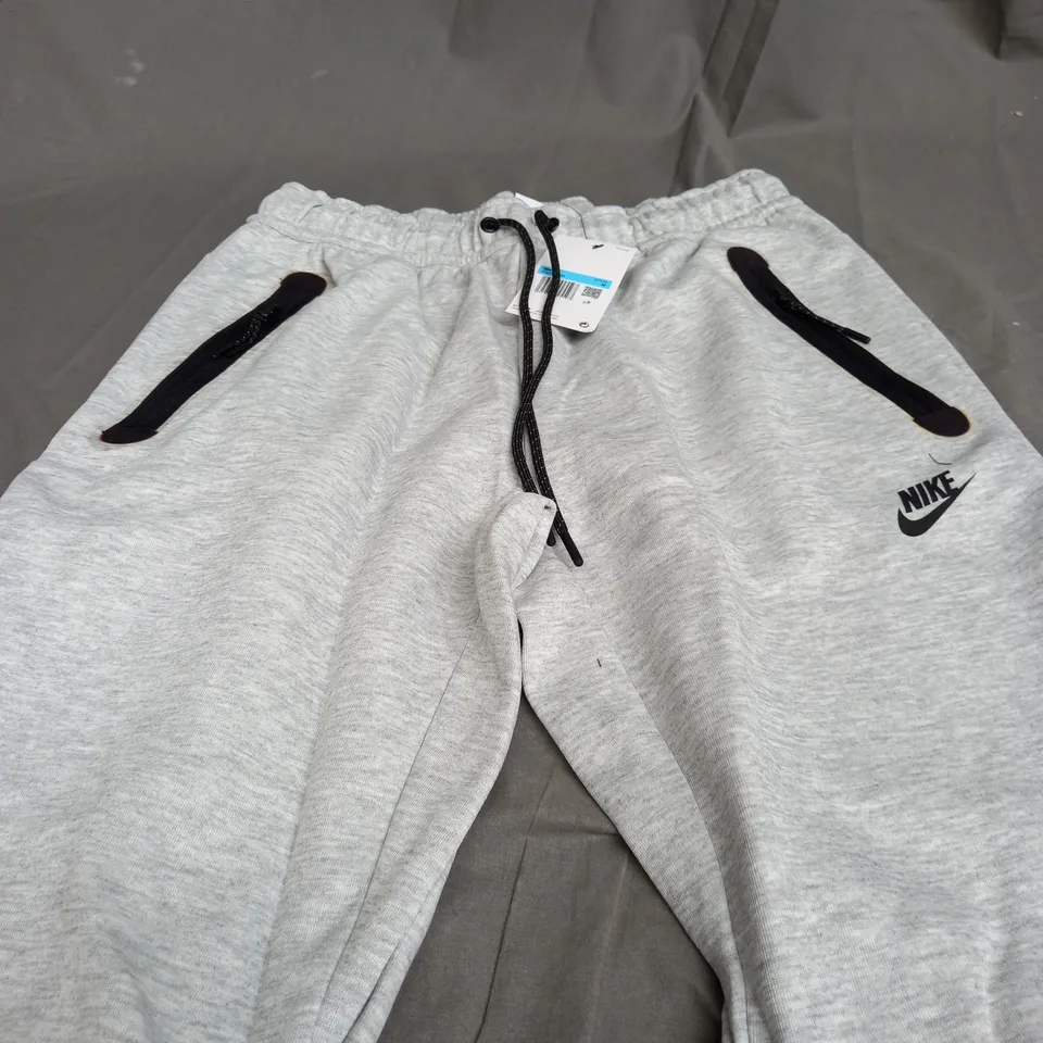 NIKE TECH FLEECE TRACKSUIT PANTS IN GREY - XL