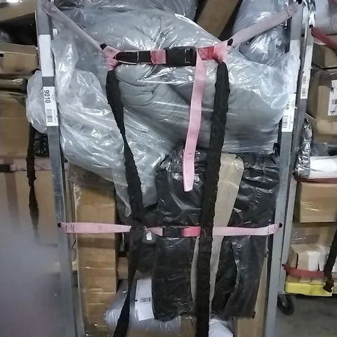 CAGE OF ASSORTED HOUSEHOLD GOODS TO INCLUDE LIGHTS IN WALL LIGHT, BREEINS METAL FLOWER POT AND PENDANT LAMP