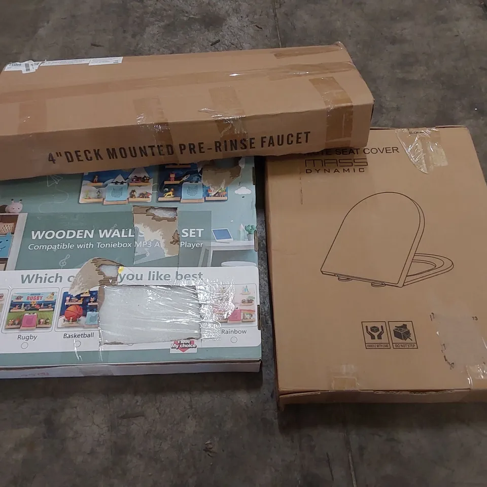 PALLET OF ASSORTED HOUSEHOLD ITEMS AND CONSUMER PRODUCTS TO INCLUDE; TOILET SEATS, WOODEN WALL PLAYSET, PLAYPEN, 4" DECK MOUNTED PRE-RINSE FAUCET ETC