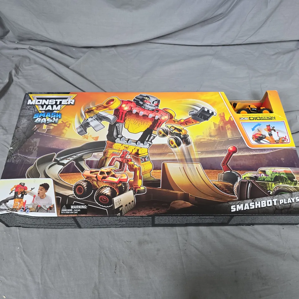 MONSTER JAM SMASH BOT PLAYSET – BOXED TOY (AGES 3+)