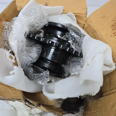 VEHICLE SINGLE-PIECE CRANK HUB