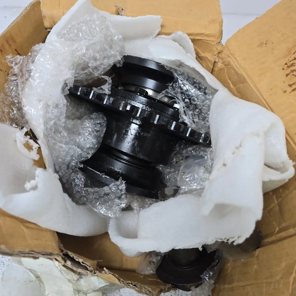 VEHICLE SINGLE-PIECE CRANK HUB