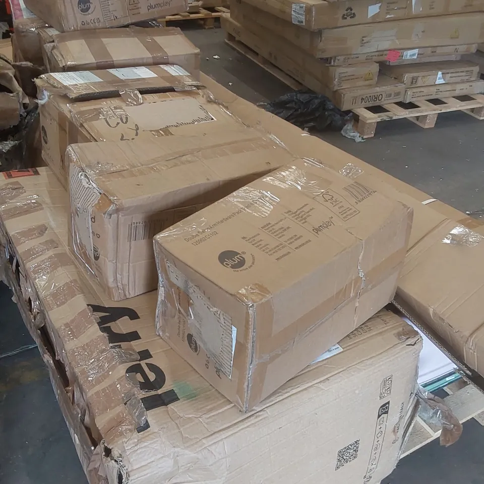 PALLET CONTAINING A LARGE QUANTITY OF ASSORTED ITEMS INCLUDING: PLUM CLIMBING FRAME PARTS ECT