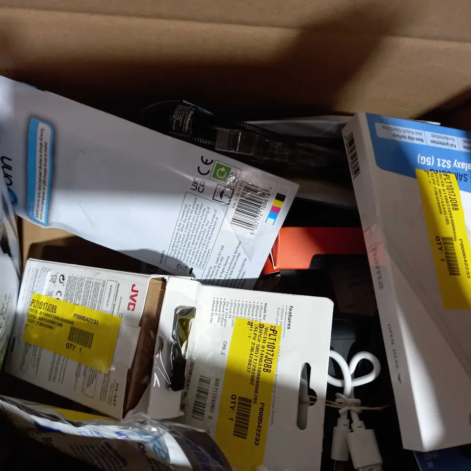 LOT OF APPROXIMATELY 20 ASSORTED HOUSEHOLD ITEMS TO INCLUDE SBS SMART BIKE MONITOR, BLACKWEB SYNC AND CHARGE CABLE, ASDA TECH WIRELESS OPTICAL MOUSE, ETC