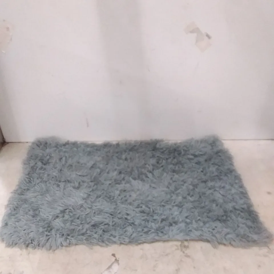 GREY FLUFFY BED SET IN GREY