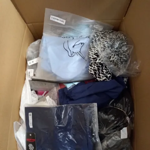 BOX OF APPROX 35 ASSORTED CLOTHING ITEMS TO INCLUDE - DRESSES, T-SHIRTS AND TROUSERS