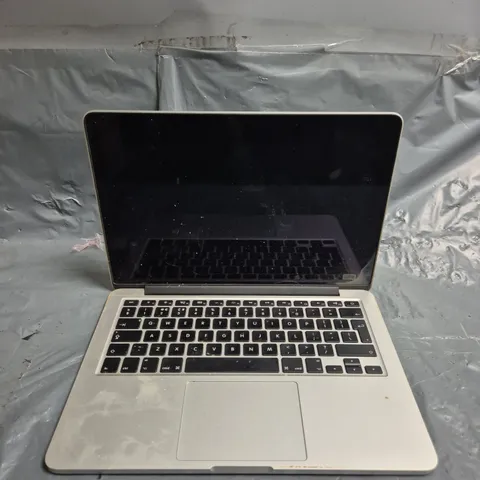 APPLE MACBOOK PRO - MODEL A1502