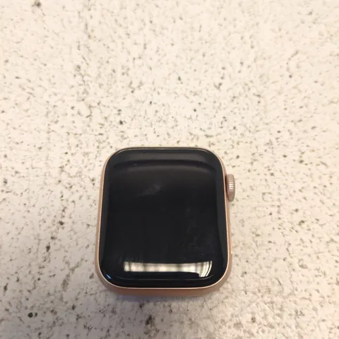 APPLE WATCH SERIESD 6 - 40MM