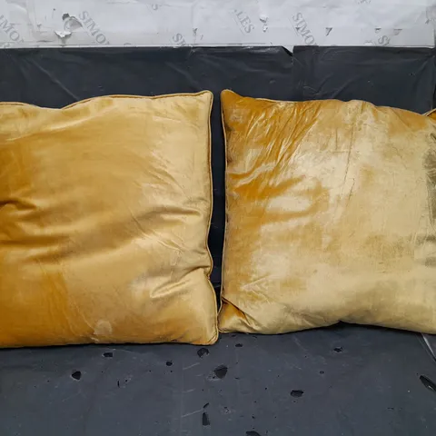 2 YELLOW THROW PILLOWS 