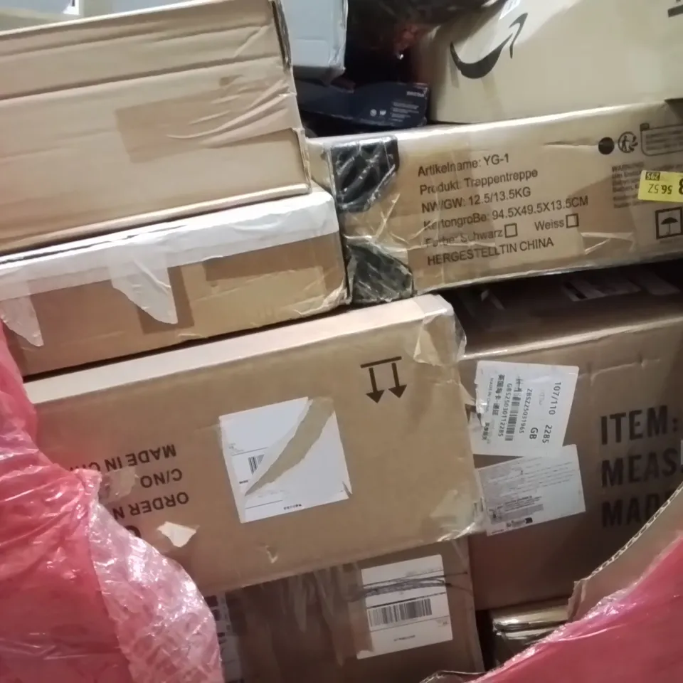 PALLET CONTAINING VARIOUS ASSORTED BOXED HOUSEHOLD ITEMS TO INCLUDE: BEDROOM FAN LIGHT, STAIR STEPPER AND LOTS MORE UNMARKED BOXED ITEMS