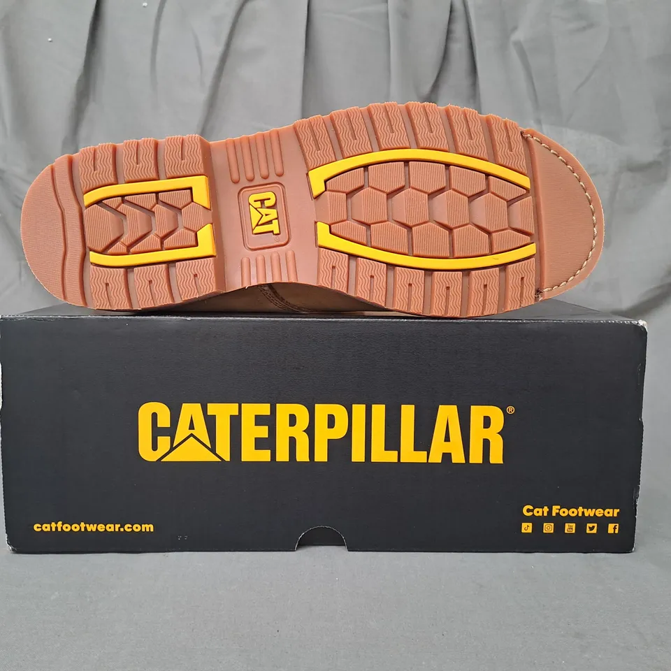 BOXED PAIR OF CATERPILLAR POWERPLANT S3 BOOTS IN HONEY UK SIZE 9