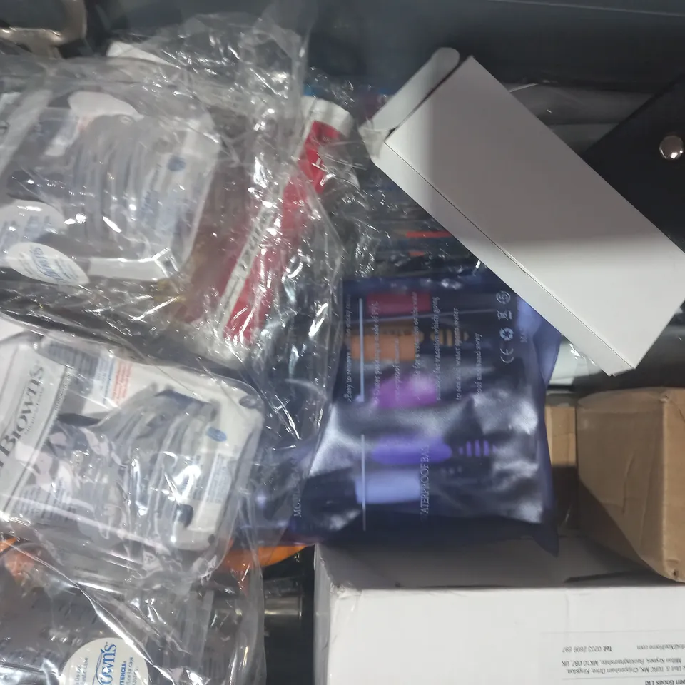 LOT OF APPROXIMATELY 10 ASSORTED HOUSEHOLD ITEMS TO INCLUDE MIORO TOUCH PERSONAL TRIMMER, METAL POLISH, RESTAR DOUBLE CURTAIN RODS BRACKET, ETC