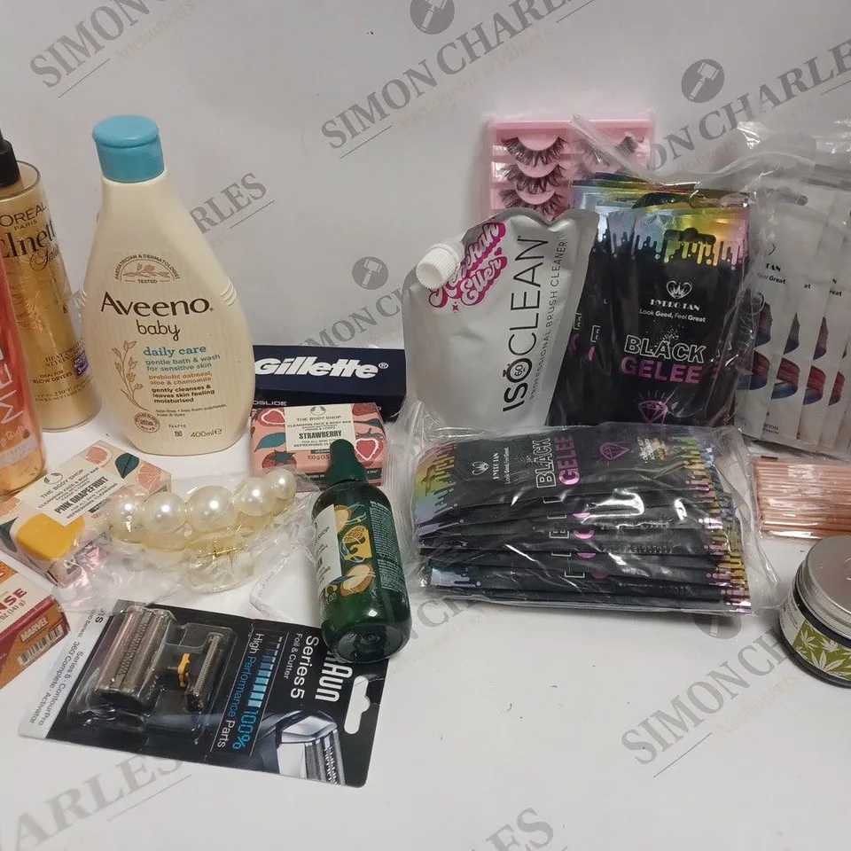 APPROXIMATELY 20 ASSORTED HEALTH AND BEAUTY ITEMS INCLUDING THE BODY SHOPBODY BAR, ISO CLEAN, LOREAL ELNETT SATIN