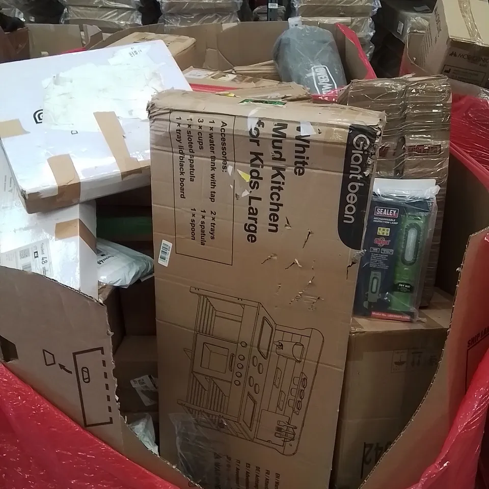 PALLET CONTAINING VARIOUS ASSORTED BOXED HOUSEHOLD ITEMS TO INCLUDE: MUD KITCHEN SET, INSPECTION LAMP, AND LOTS MORE UNMARKED BOXED ITEMS 