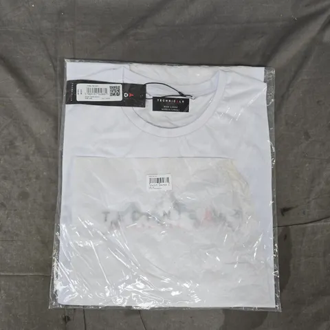 BAGGED TECHNICALS CRAG T-SHIRT IN WHITE SIZE LARGE