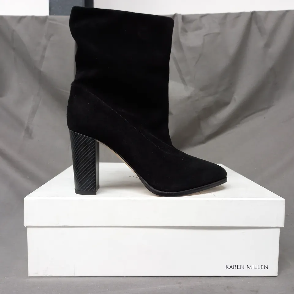 BOXED PAIR OF KAREN MILLEN SAPPHO SHORE SUEDE ANKLE BOOTS IN BLACK EU SIZE 36