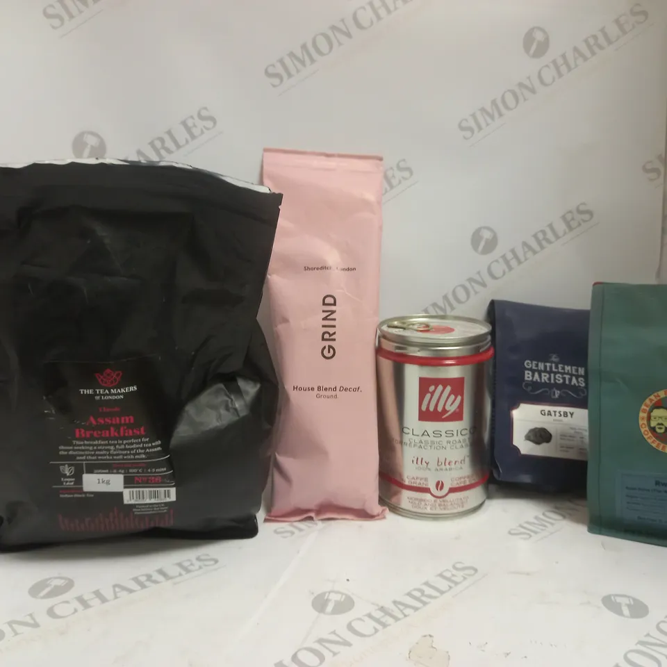 BOX OF APPROX 10 ASSORTED FOOD ITEMS TO INCLUDE - ILLY CLASSICO COFFEE - GRIND GOUSE BLEND DECAF - GENTLEMEN BARISTAS GATSBY ECT