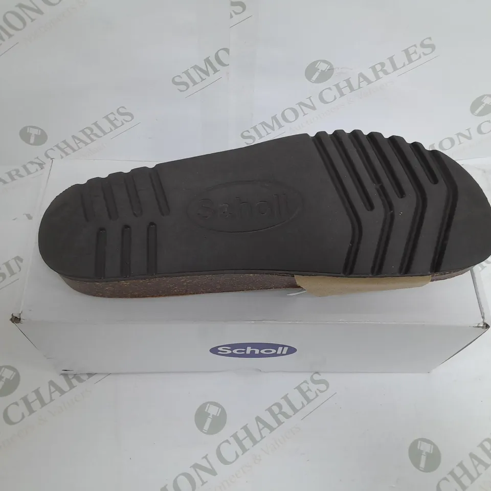 BOXED PAIR OF SKECHERS SANDALS IN BEIGE SIZE 7