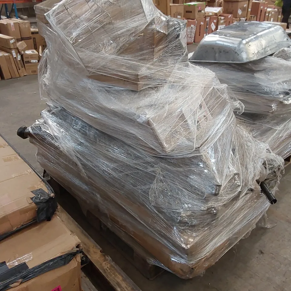PALLET OF ASSORTED HOMEWARE AND FURNITURE PARTS 