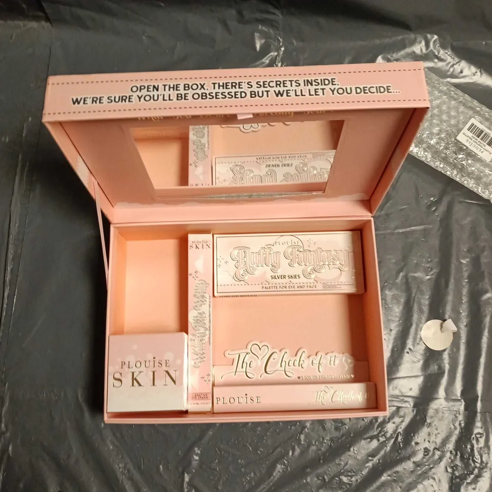 PLOUISE SKIN – FULFILLING DREAMS MAKE-UP BOX SET INCLUDING: MOISTURISER EYE CREAM, HIGHLIGHTER AND EYE PALETTE