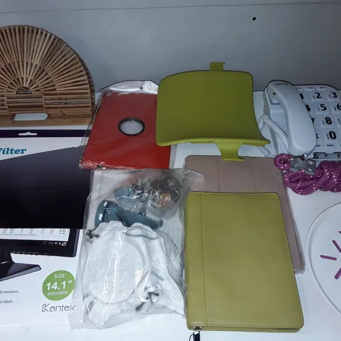 LARGE QUANTITY OF ASSORTED HOUSEHOLD ITEMS TO INCLUDE BLACKOUT PRIVACY FILTER, STAR WARS FIGURE AND ZIPPED NOTEBOOK