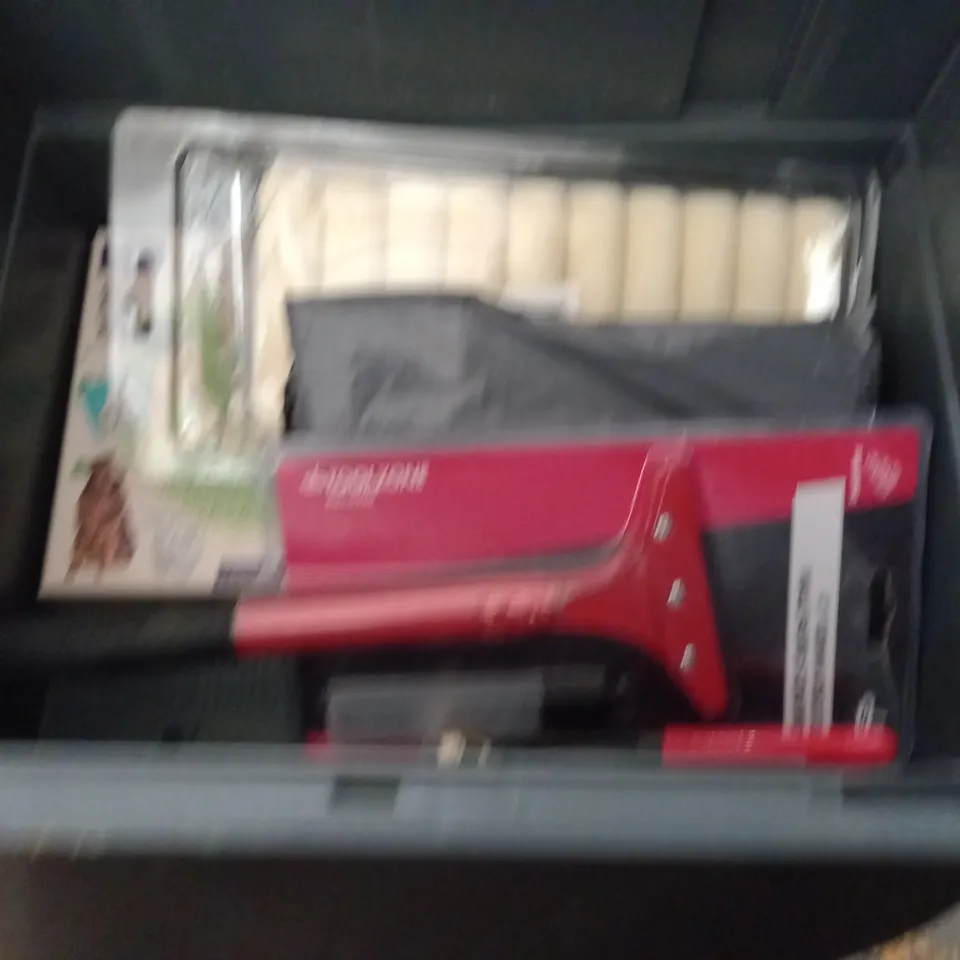 LOT OF 13 ASSORTED HOUSEHOLD ITEMS