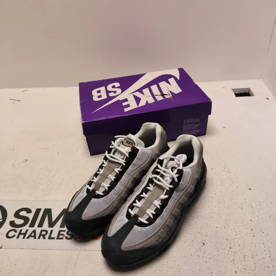 NIKE SB AIR MAX 95 SNEAKERS – UK 9.5 (US 10.5), GREY/BLACK