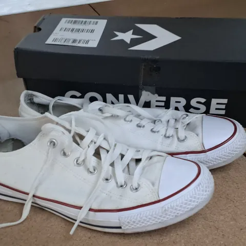 BOXED WHITE CONVERSE SIZE 11