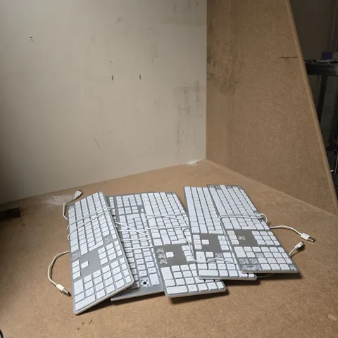 APPROXIMATELY 5 APPLE KEYBOARDS - MISSING KEYS 