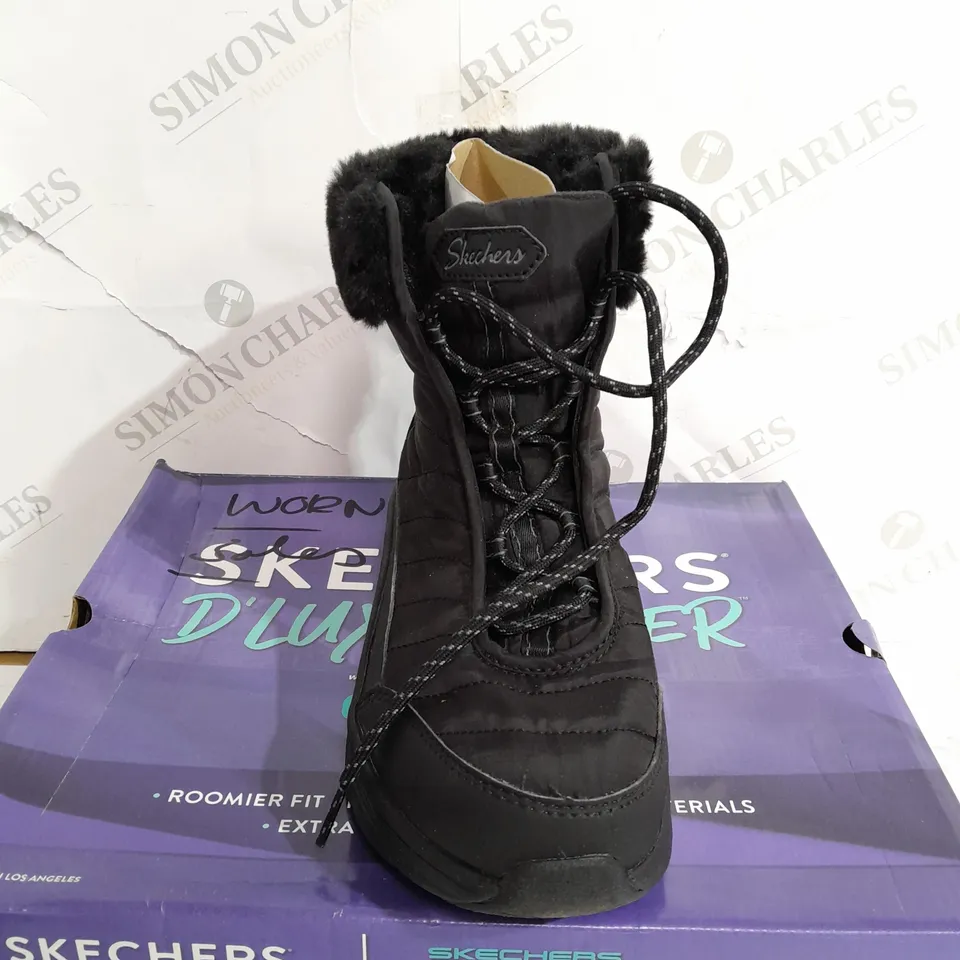 PAIR OF SKECHERS D'LUX WALKER BOOTS IN BLACK - UK SIZE 5