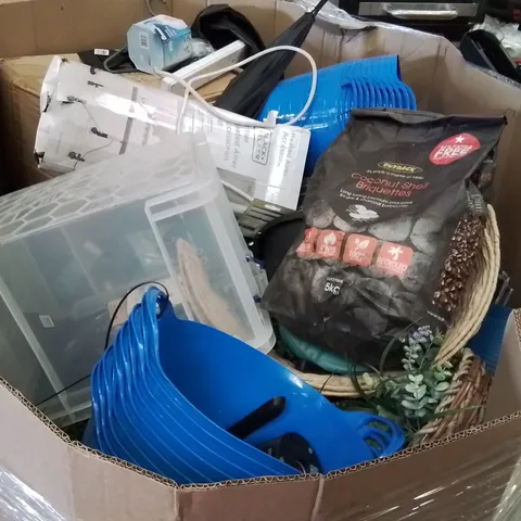 PALLET OF ASSORTED HOUSEHOLD GOODS AND PRODUCTS TO INCLUDE;FLOWER BASKETS,HEATED CLOTHES AIRER,HOT CHOCOLATE FROTHER 
