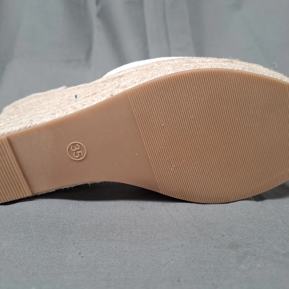 BOXED PAIR OF DESIGNER CLOSED TOE WEDGE SANDALS IN WHITE EU SIZE 35