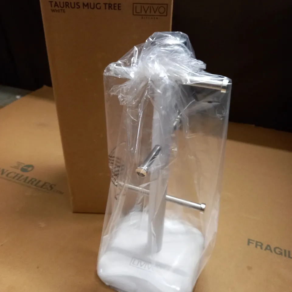 BOXED LIVIVO WHITE TAURUS MUG TREE