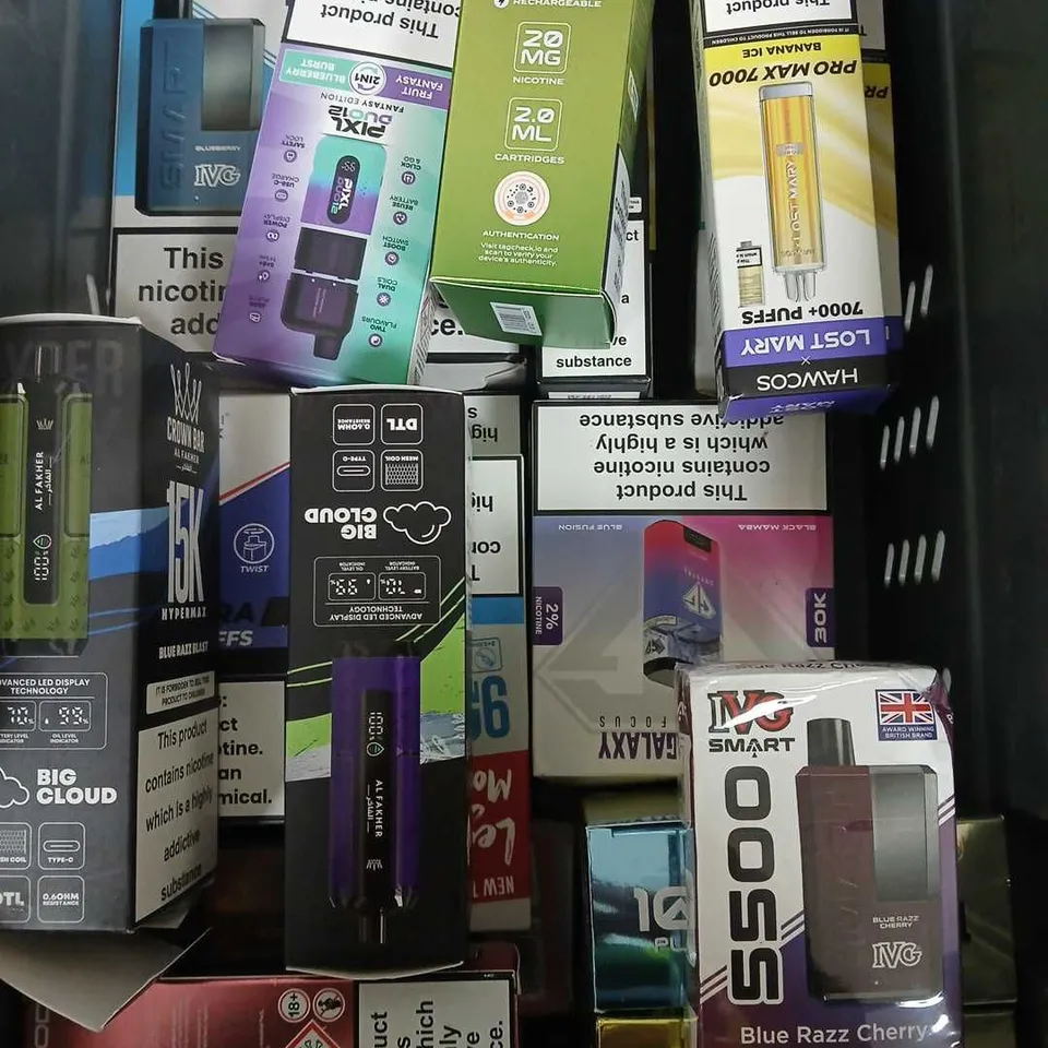 APPROXIMATELY 20 ASSORTED E-CIGARETTE & VAPING ITEMS IN VARIOUS BRANDS TO INCLUDE IVG, ELFBAR, LOST MARY ETC