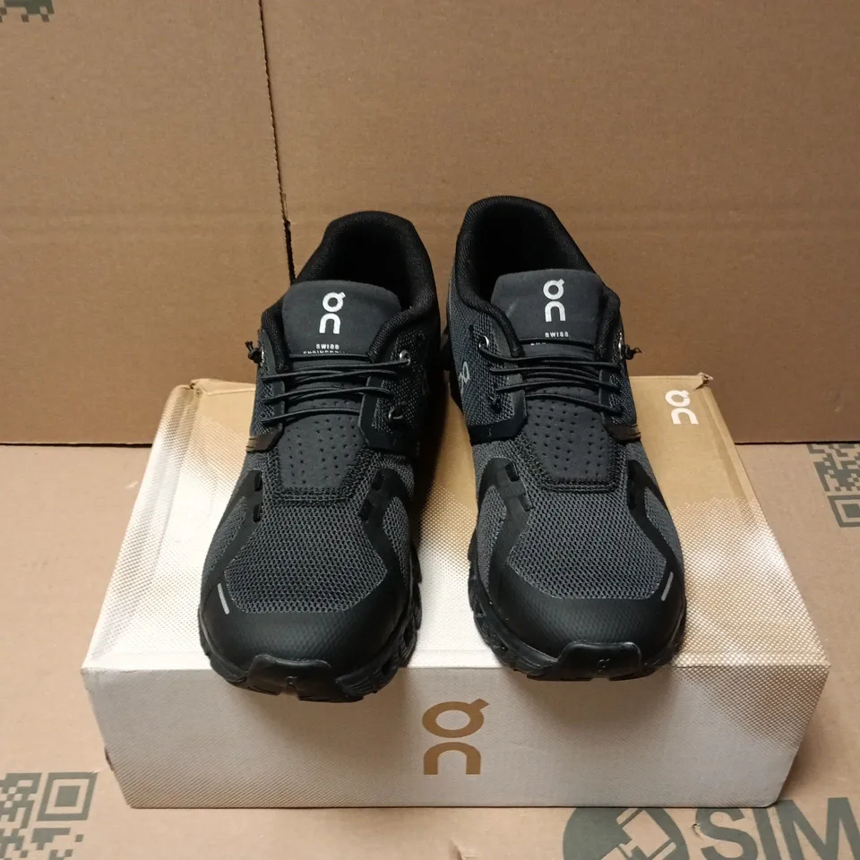 BOXED PAIR OF ON CLOUD 5 TRAINERS IN BLACK - UK 6.5