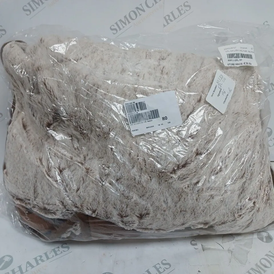 BOXED OUTLET COZEE HOME FAUX FUR & HEATED THROW
