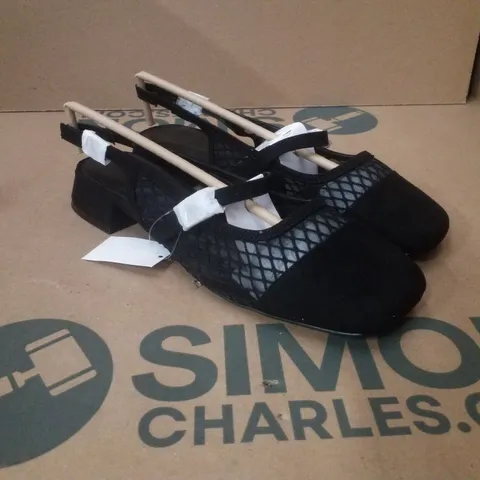 BOX CONTAINING APPROXIMATELY 9 PAIRS OF BRAND NEW SIMPLY BE BLACK JUPITER WIDE MESH SLINGBACK FLATS - SIZE 6