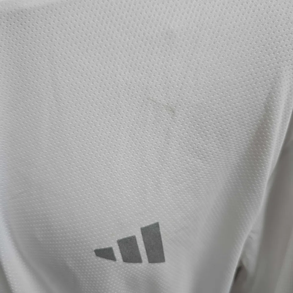 ADIDAS TOP IN WHITE SIZE XL
