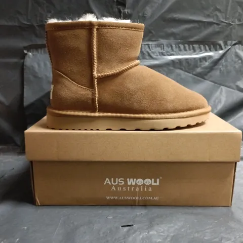 BOXED PAIR OF AUS WOOLI BONDI SHOES IN CHESTNUT SIZE UK 4
