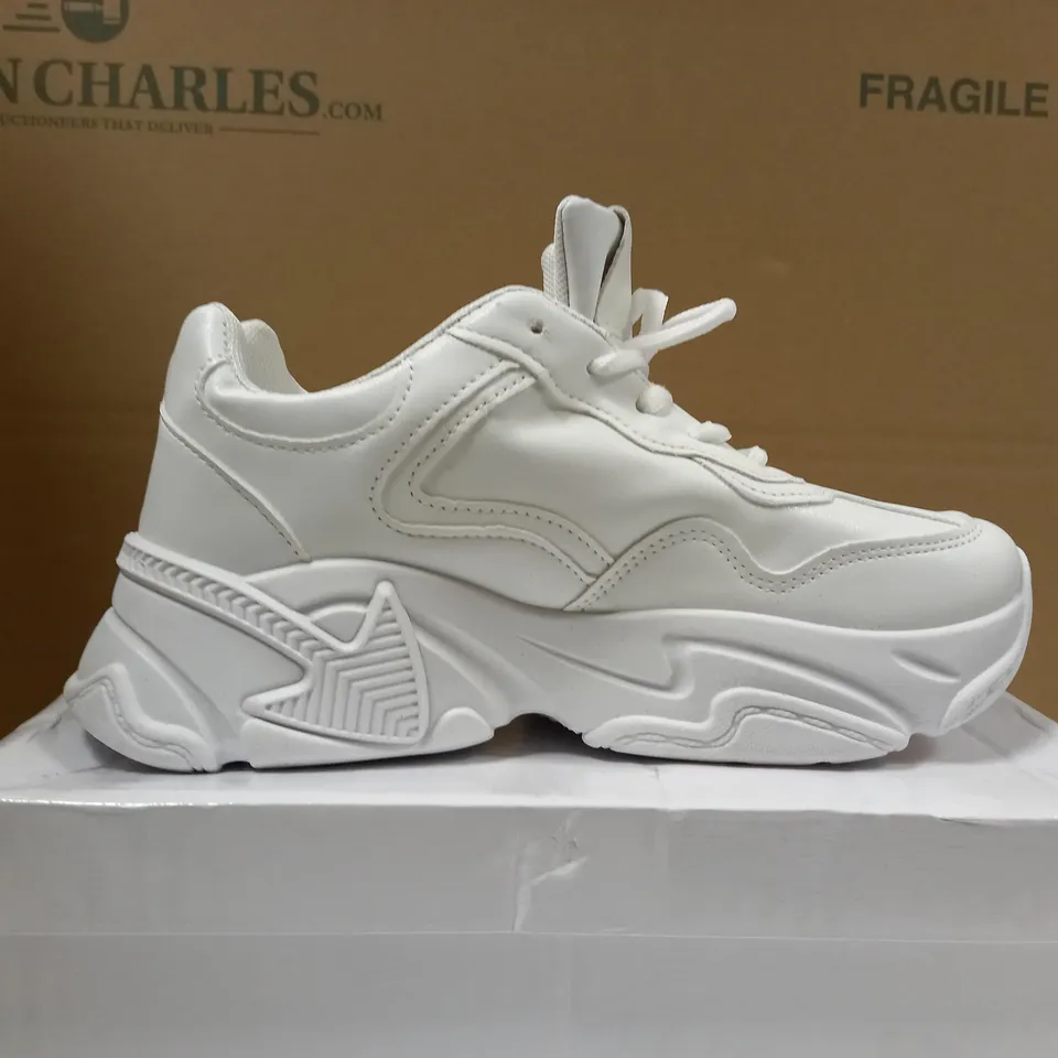 BOXED PAIR OF DESIGNER WHITE CHUNKY TRAINERS 