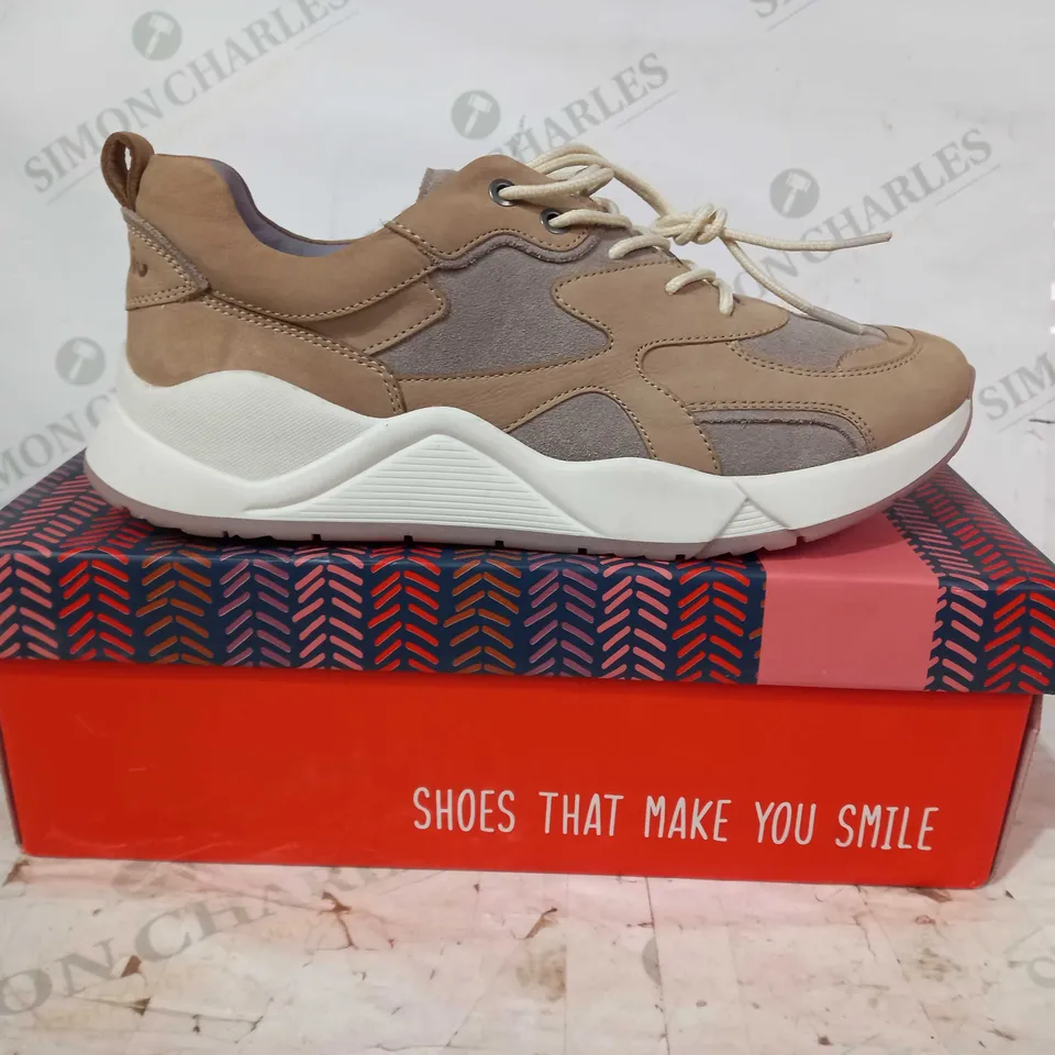 BOXED PAIR OF MOSHULU TARAZONA TRAINERS IN PEBBLE COLOUR UK SIZE 6