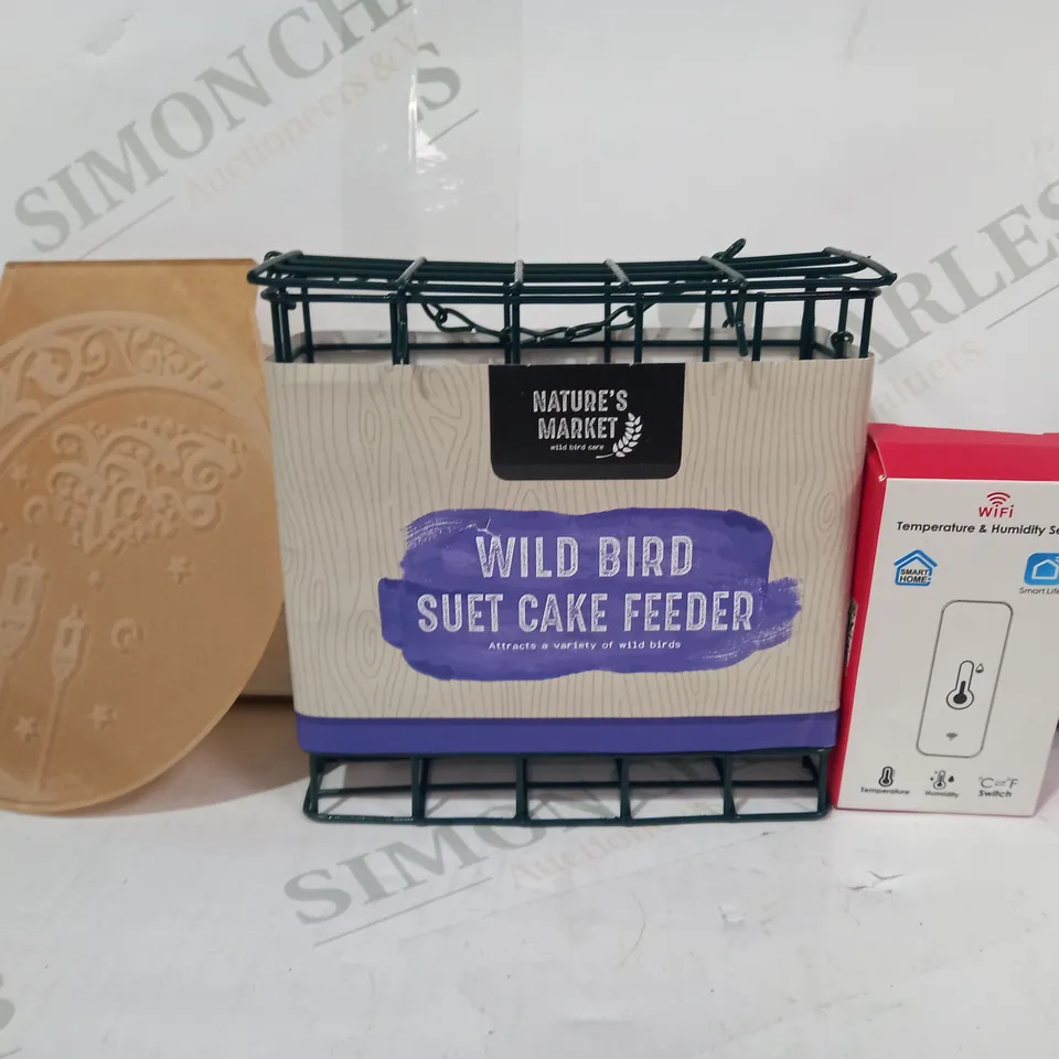 LOT OF APPROXIMATELY 10 ASSORTED HOUSEHOLD ITEMS TO INCLUDE WIFI TEMPERATURE & HUMIDITY SENSOR, WILD BIRD SUET CAKE FEEDER, ETC